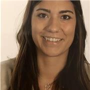 Profesora de inglés da apoyo a niños de primaria, secundaria y bachillerato